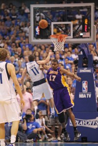 SPORTS BKN-LAKERS-MAVS 39 FT