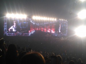 Niall Horan introduces the song "Don't Forget Where You Belong" that he co-wrote with British pop-rock band, McFly. Horan also recalls the boy-band's journey to fame that all started out when they were living their individual, normal everyday lives in the cities of Doncaster, Mullingar, Holmes Chapel, Wolverhampton and Bradford in 2010 prior to auditioning for The X Factor UK . Photo by Tuulia Koponen